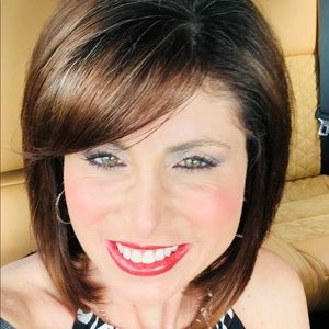 Meet your Posher, Dina